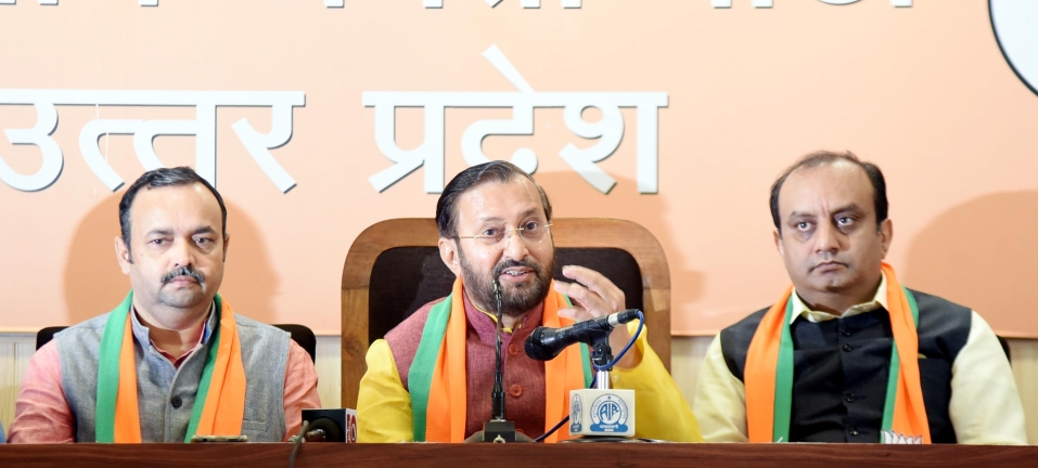 केन्द्र सरकार अर्थव्यवस्था को गतिशील और रोजगार परक बनाने के लिए 24 घंटे काम कर रही है - प्रकाश जावडेकर
