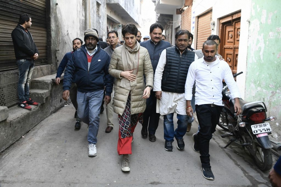 बिजनौर में मृतक परिवार से मिलीं प्रियका गांधी वाड्रा