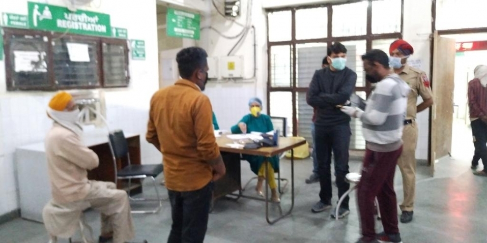 PUNJAB  डेराबस्सी के लोगों ने दिखाई COVID-19  के खिलाफ अपनी ताकत ,दुबई से लौटे युवक को पहुंचा दिया अस्पताल