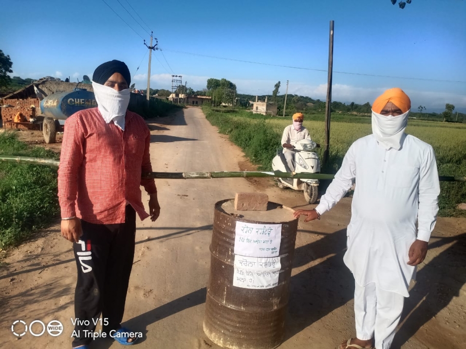 रोपड़ पुलिस और  लोगों ने मिलकर कोरोना के ख़तरे से निपटने के लिए 424 VILLAGES TO SELF-ISOLATE
424 गांवों ने एकांतवास अपनाया 