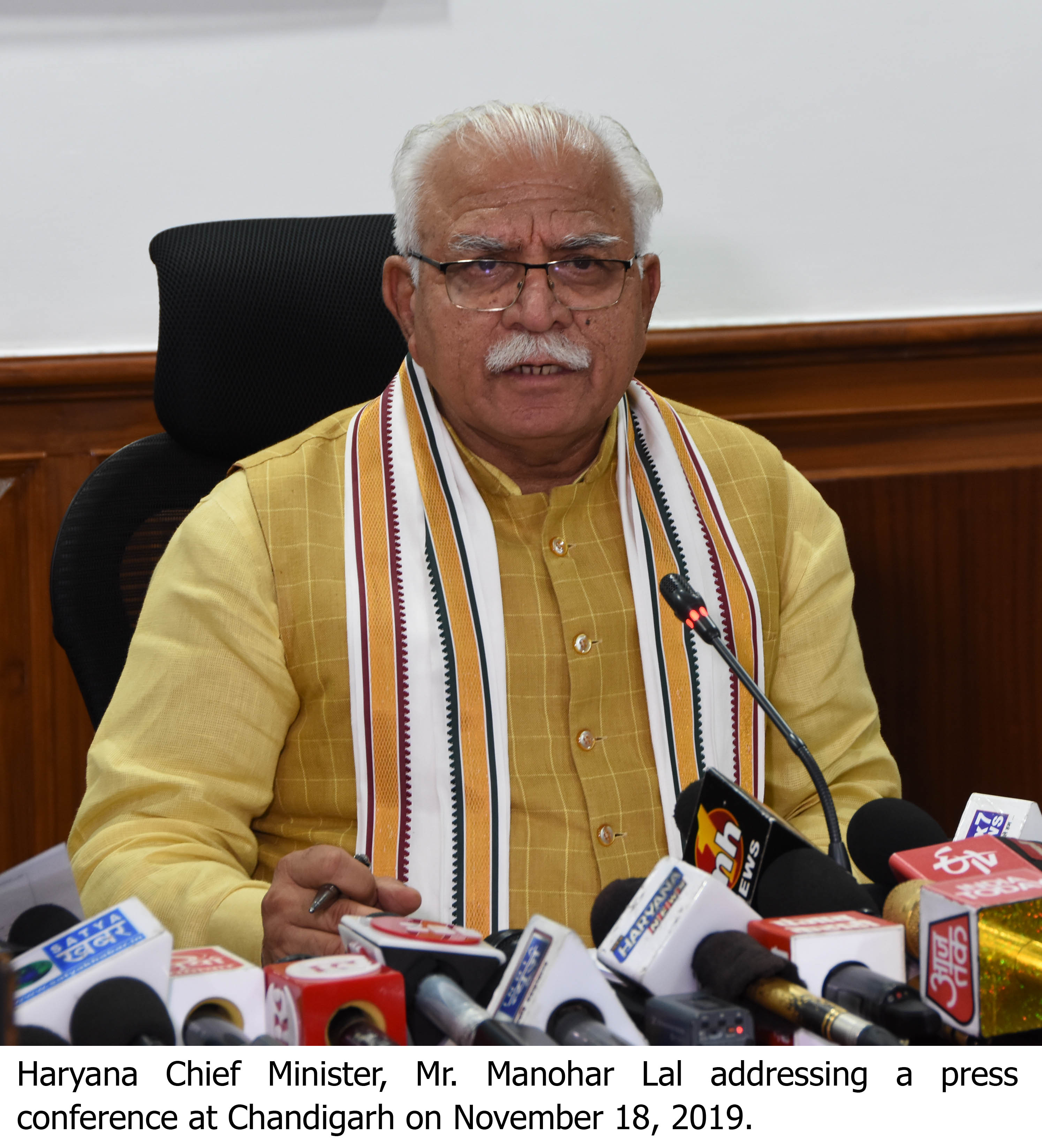 HARYANA COVID-19 कोरोना से निपटने लिए हरियाणा सरकार ने 6500 बैड की व्यवस्था की है . मनोहर लाल