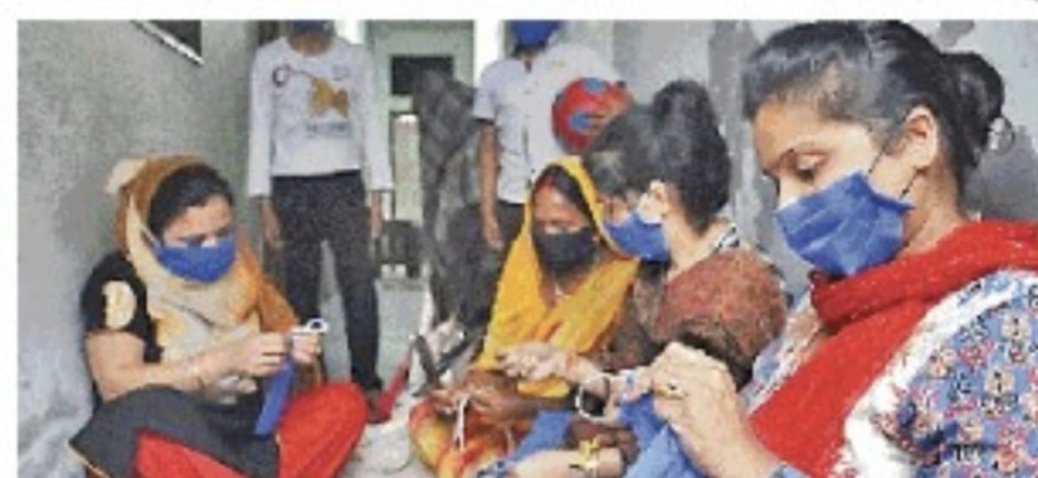 COVID-19स्थानीय निकाय विभाग द्वारा वित्तीय सहायता प्राप्त 400 स्व-सहायता समूह बना रहे हैं मास्क और दस्ताने- ब्रह्म मोहिन्द्रा