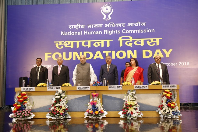 दो साधुओं की पीट-पीटकर हत्या मामलें में NHRC ने महाराष्ट पुलिस के डीजीपी को भेजा नोटिस