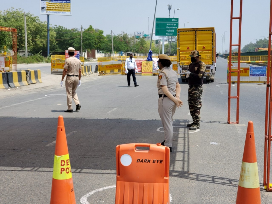 # Delhi Boarder Update दिल्ली गुरुग्राम बॉर्डर सील,  हजारों पैदल यात्रियों ने किया हंगामा