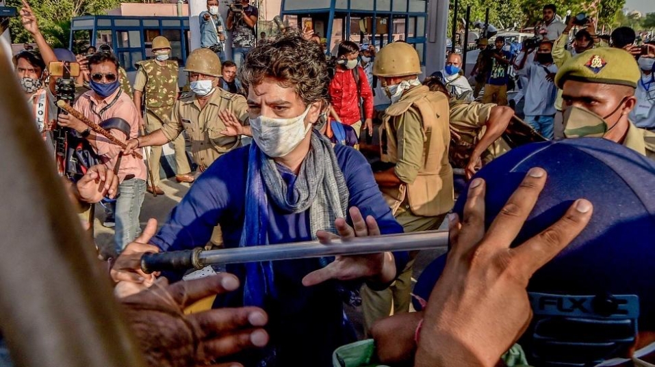 प्रियंका गांधी से पुलिस की बदसलूकी पर कांग्रेस ने योगी का इस्तीफा मांगा 