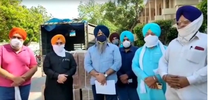 दिल्ली गुरूद्वारा कमेटी ने असम व जम्मू-कश्मीर के लिए भेजे ऑक्सीजन कंसंट्रेटर