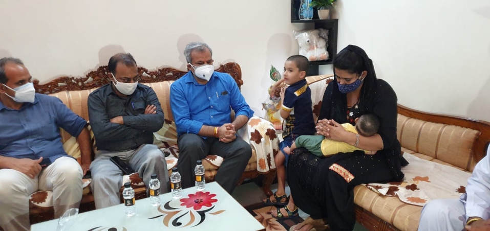 सभी कोरोना योद्धाओं को एक करोड़ रुपये मिलें-आदेश गुप्ता