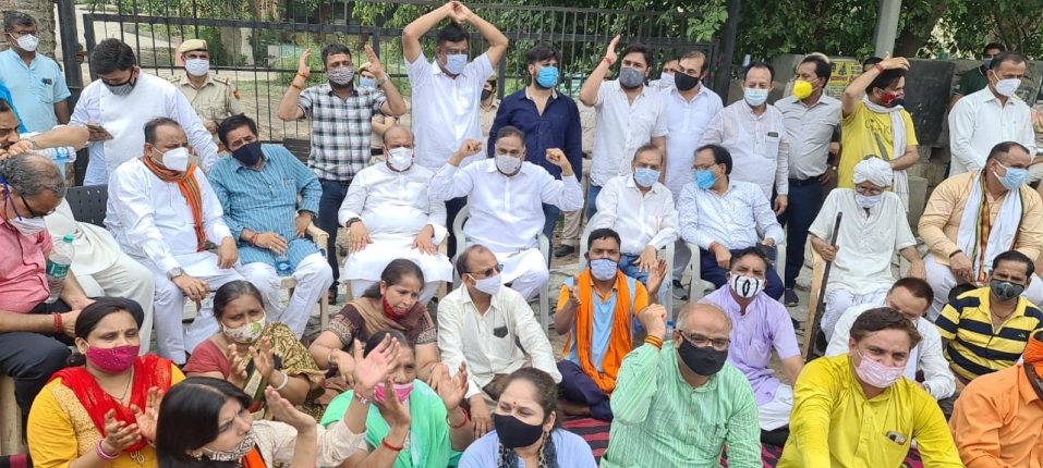 हजारों टन अनाज की हो गई बर्बादी, उपराज्यपाल से करेंगे जांच की फरियाद
