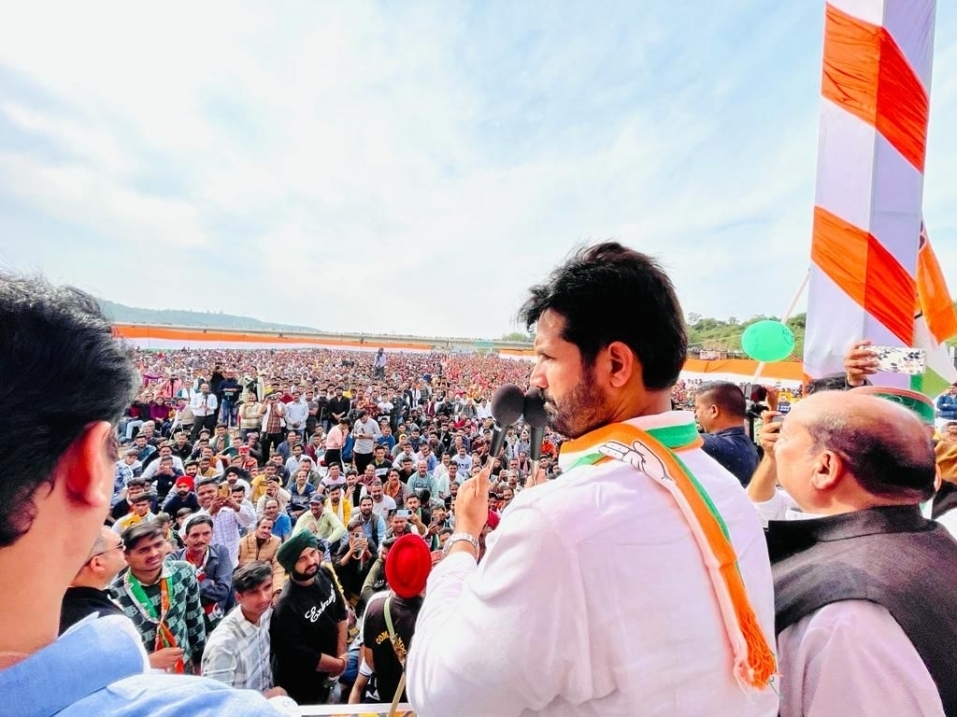  पंजाब के मामलों में दखल देने के लिए भाजपा को अवसर दे रही आप: कांग्रेस