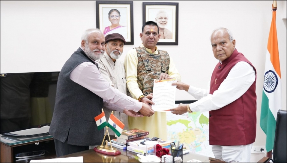 बजरंग दल हिंदुस्तान ने पंजाब में आतंकवादी संस्था वारिस पंजाब एवं अमृतपाल सिंह पर पाबंदी लगाने की मांग की है।
