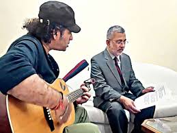 केरल बाढ़: पहली बार सुप्रीम कोर्ट के जजों ने मंच पर गाए गाने, जस्टिस कुरियन जोसेफ ने सुनाया- हम होंगे कामयाब