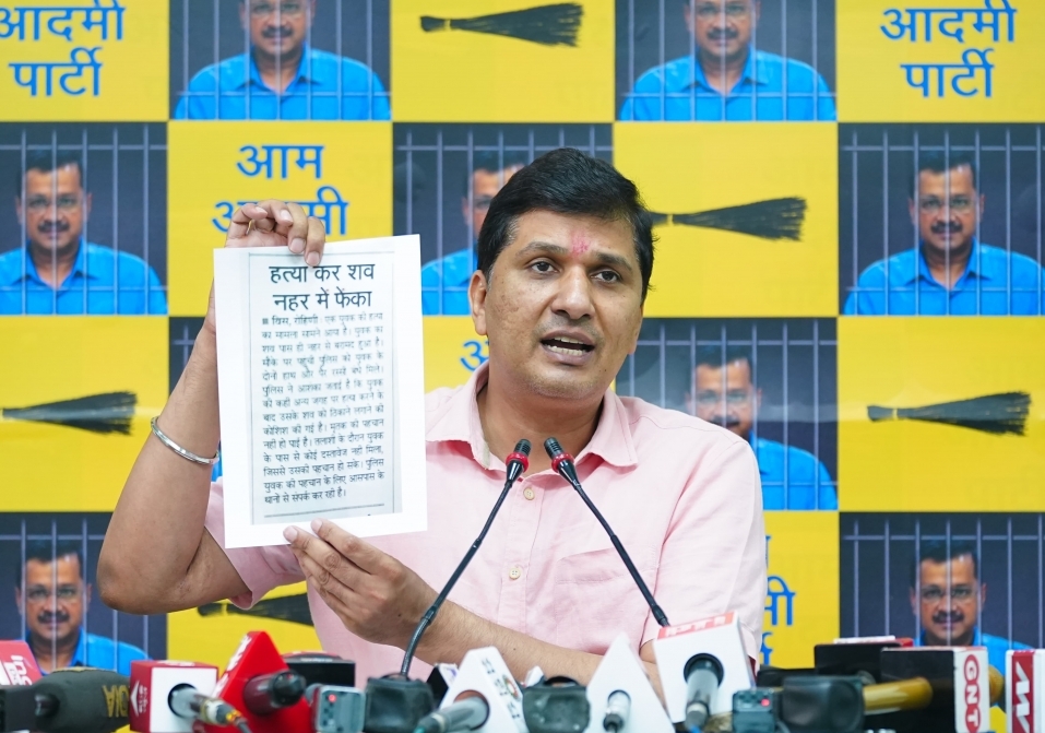 दिल्ली सरकार के कामों पर चिट्ठी लिखकर रोज़ उपदेश देने वाले LG अपने कामों में फेल रहे हैं - सौरभ भारद्वाज