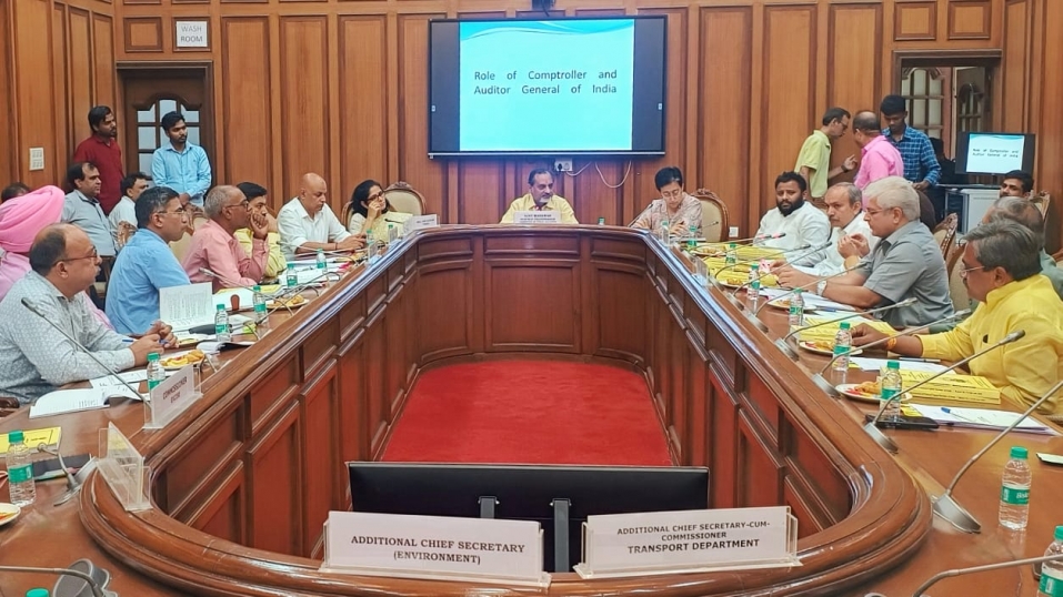 दिल्ली विधानसभा में PAC की बैठक, CAG रिपोर्टों पर हुई विस्तृत चर्चा।