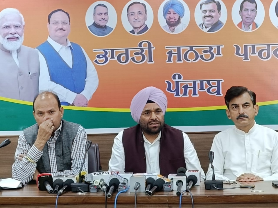 मुख्यमंत्री भगवंत मान के संरक्षण में चल रहे मेथनॉल से बने जहरीली नकली शराब माफिया को रोकने में बुरी तरह रहीं असफल :भाजपा