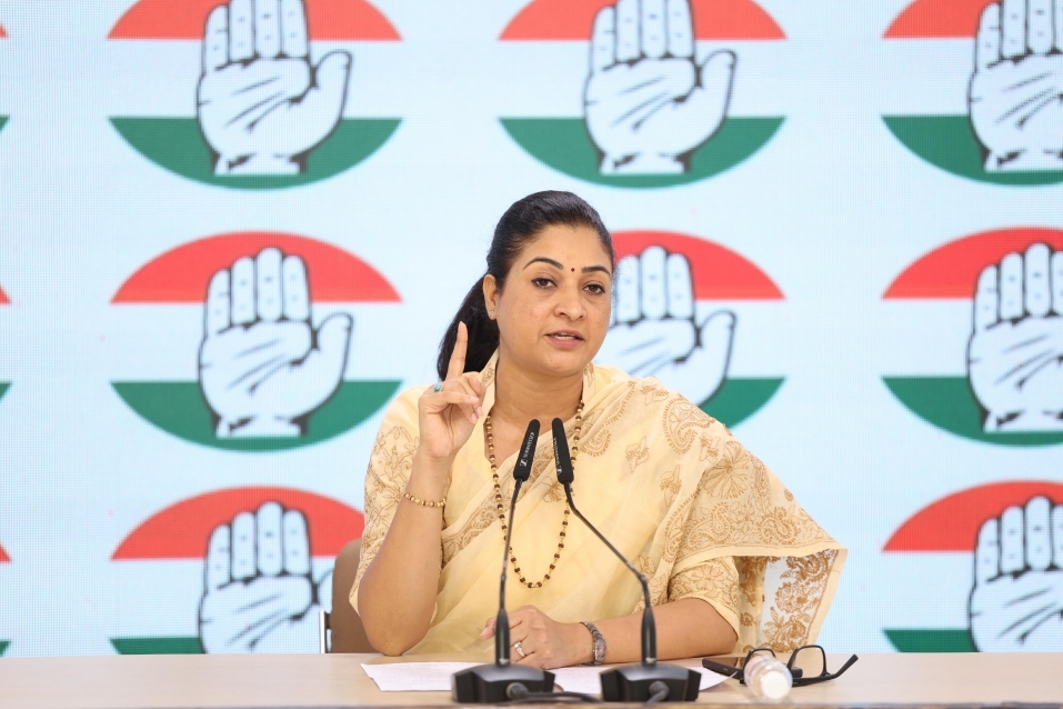 कांग्रेस ने शहीदों की पत्नियों और सेना पर भाजपा नेताओं की अपमानजनक टिप्पणियों पर प्रधानमंत्री की चुप्पी को लेकर सवाल उठाए 