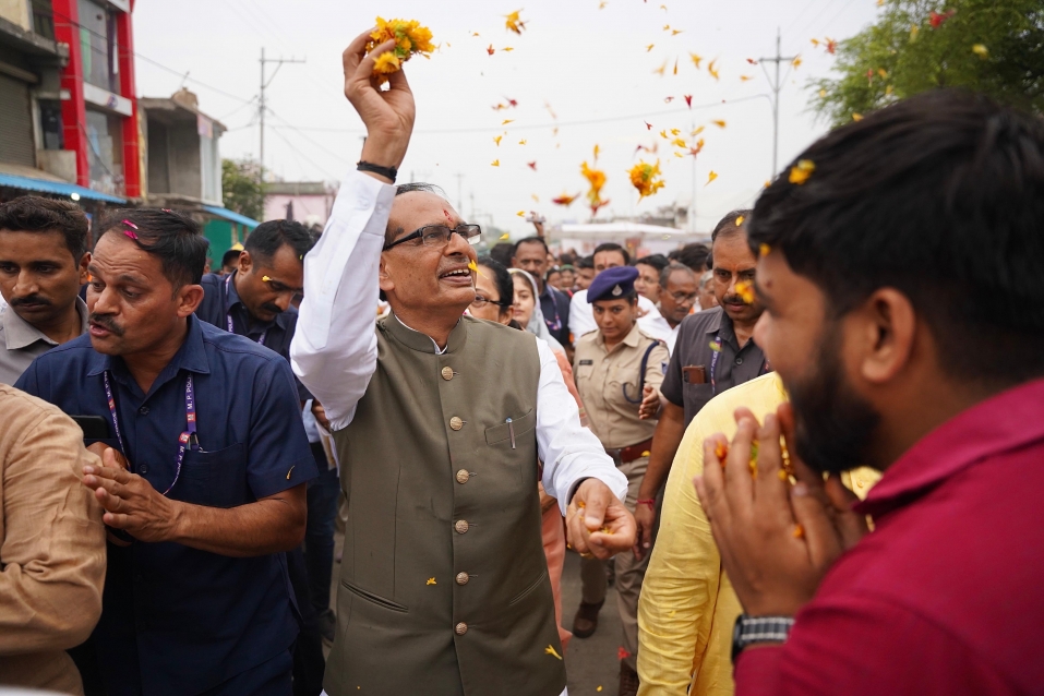 केंद्रीय मंत्री श्री शिवराज सिंह चौहान ने सीहोर जिले से विकसित भारत संकल्प यात्रा का किया शुभारंभ