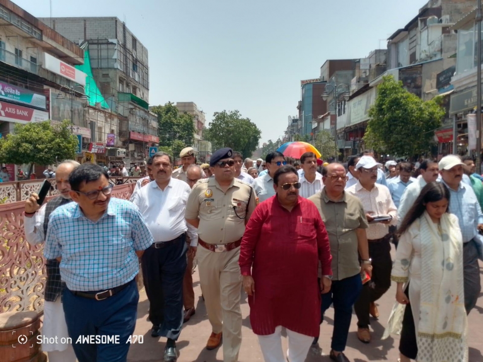 MP Praveen Khandelwal  ने अधिकारियों के साथ चांदनी चौक के ऐतिहासिक वैभव की पुनर्स्थापना के लिए व्यापक निरीक्षण यात्रा 