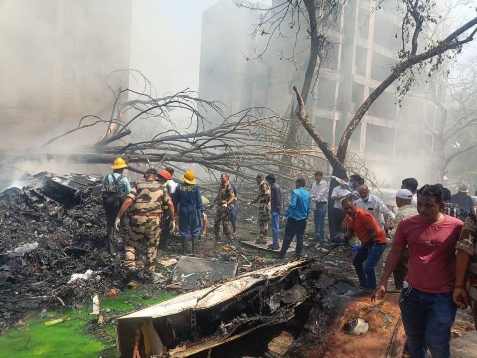 अहमदाबाद विमान हादसे के बाद मदद के लिए जारी हुई कई हेल्पलाइन 

