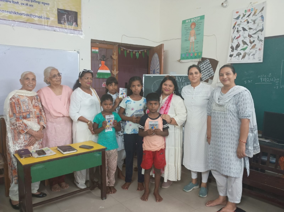 शिक्षा से शिखर तक एनजीओ वसुंधरा सेक्टर 2 में आज योग दिवस मनाया 