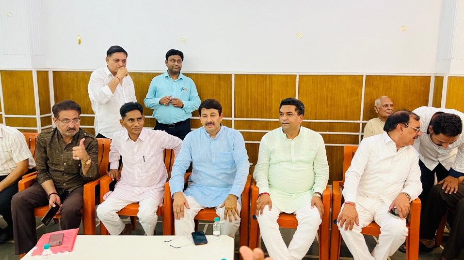 सांसद मनोज तिवारी ने जनता दरबार में सुनी जन समस्याएं 