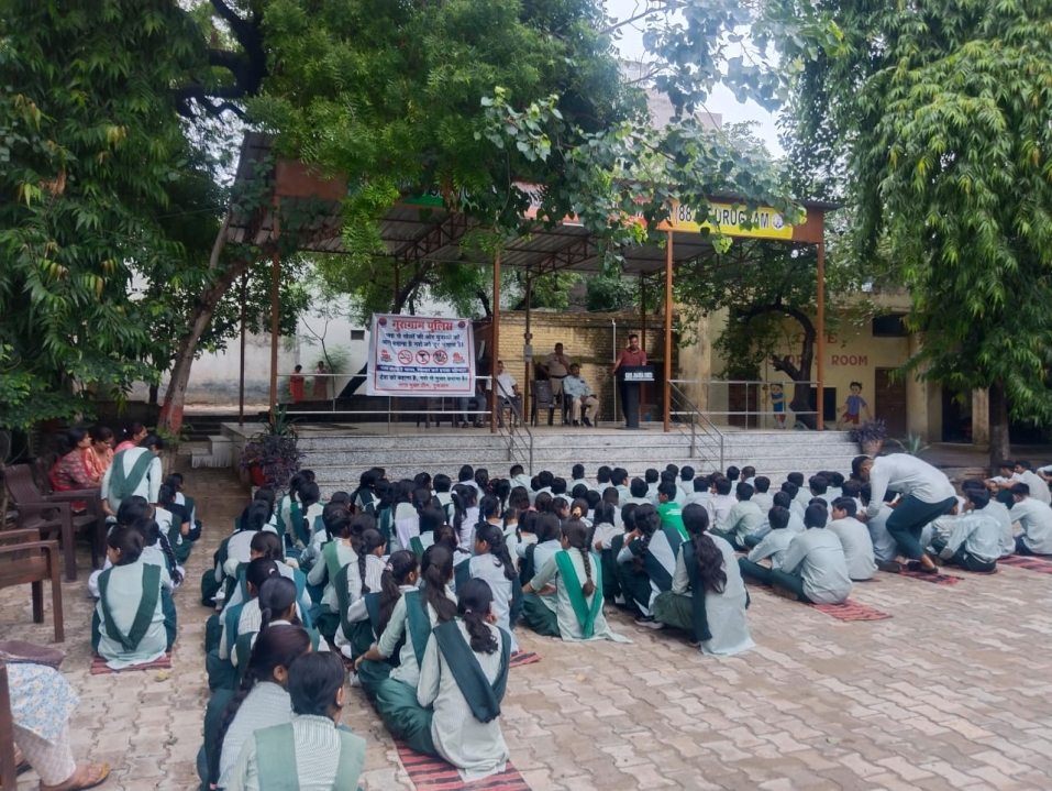 गुरुग्राम पुलिस द्वारा नशे करने के दुष्प्रभावों, नशा मुक्ति, नशा करने के आदि लोगों के पुनर्वास सहित नशा करने के कारण होने वाले अपराधों के बारे में  स्कूल के बच्चों व स्टॉफ को किया जागरूक।