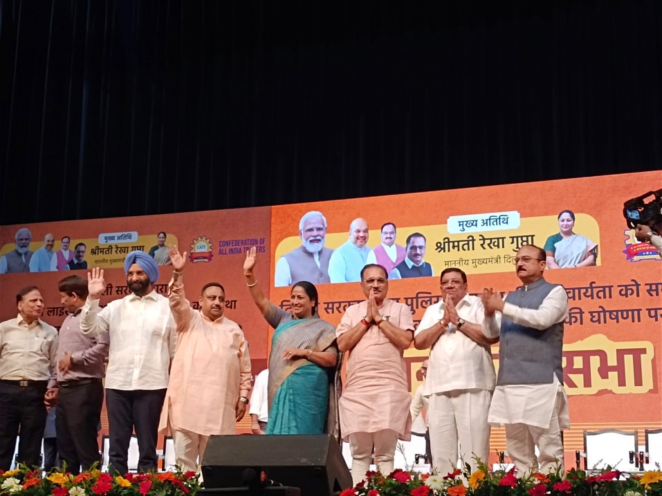 दिल्ली के व्यापारियों द्वारा मुख्यमंत्री रेखा गुप्ता का अभिनंदन