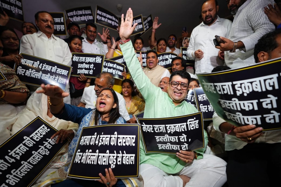 दिल्ली के सेंट्रल जोन में बदहाल कूड़े की व्यवस्था के विरोध में   