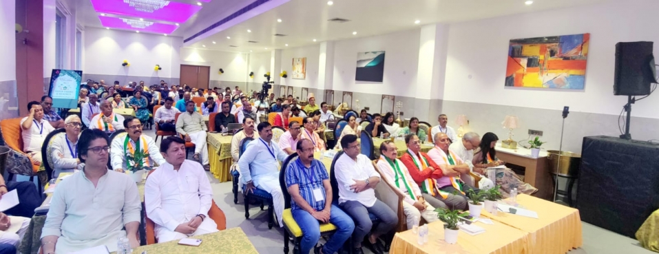 स्वतंत्रता के बाद देश के राजनेता 'हॉलिडे मोड' में रहे: विजय क्रांति