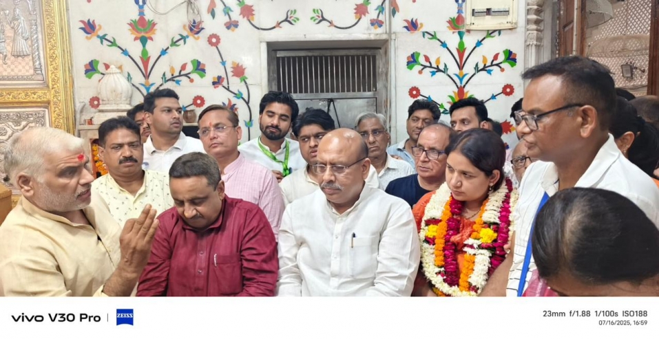 वजीरपुर विधायक पूनम शर्मा भारद्वाज महिलाओं के सशक्तिकरण और दिल्ली की प्रगति के लिए कांवड़ यात्रा पर रवाना