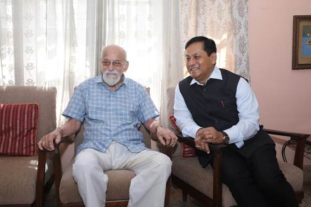 गुवाहाटी में केंद्रीय मंत्री सर्बानंद सोनोवाल ने किए दो प्रख्यात विचारकों से भेंट