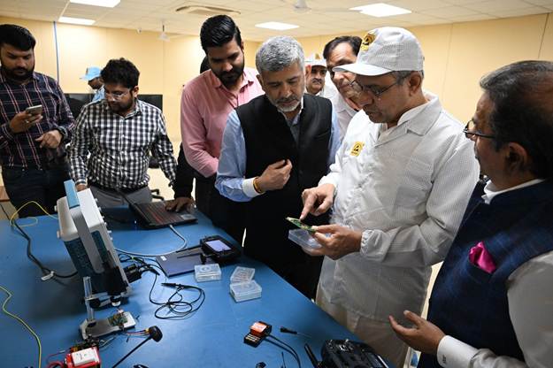 भारत में मोबाइल उपकरणों के लिए पहली टेम्पर्ड ग्लास निर्माण इकाई नोएडा में शुरू