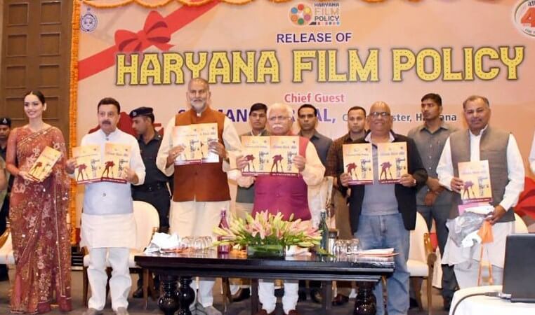 हरियाणा के मुख्यमंत्री श्री मनोहर लाल ने आज गुरुग्राम में हरियाणा फिल्म पोलिसी जारी करने के बाद कहा कि राज्य में एचएफसी के मापदंडों के तहत फिल्म सिटी बनाई जाएगी।
