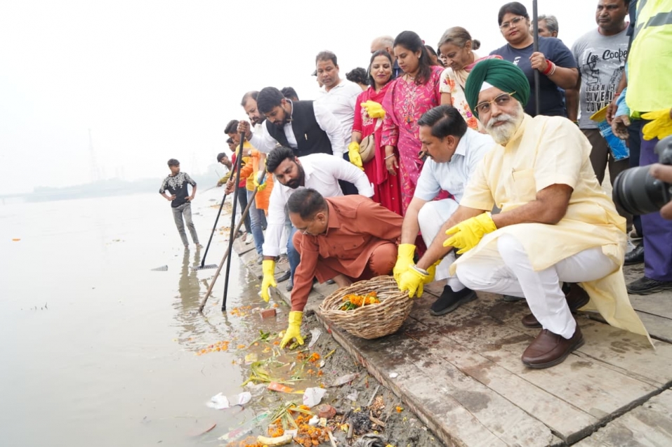  MCD  द्वारा यमुना तट के प्राकृतिक एवं कृत्रिम छठ घाटों के सफाई के अभियान की सांकेतिक शुरुआत 