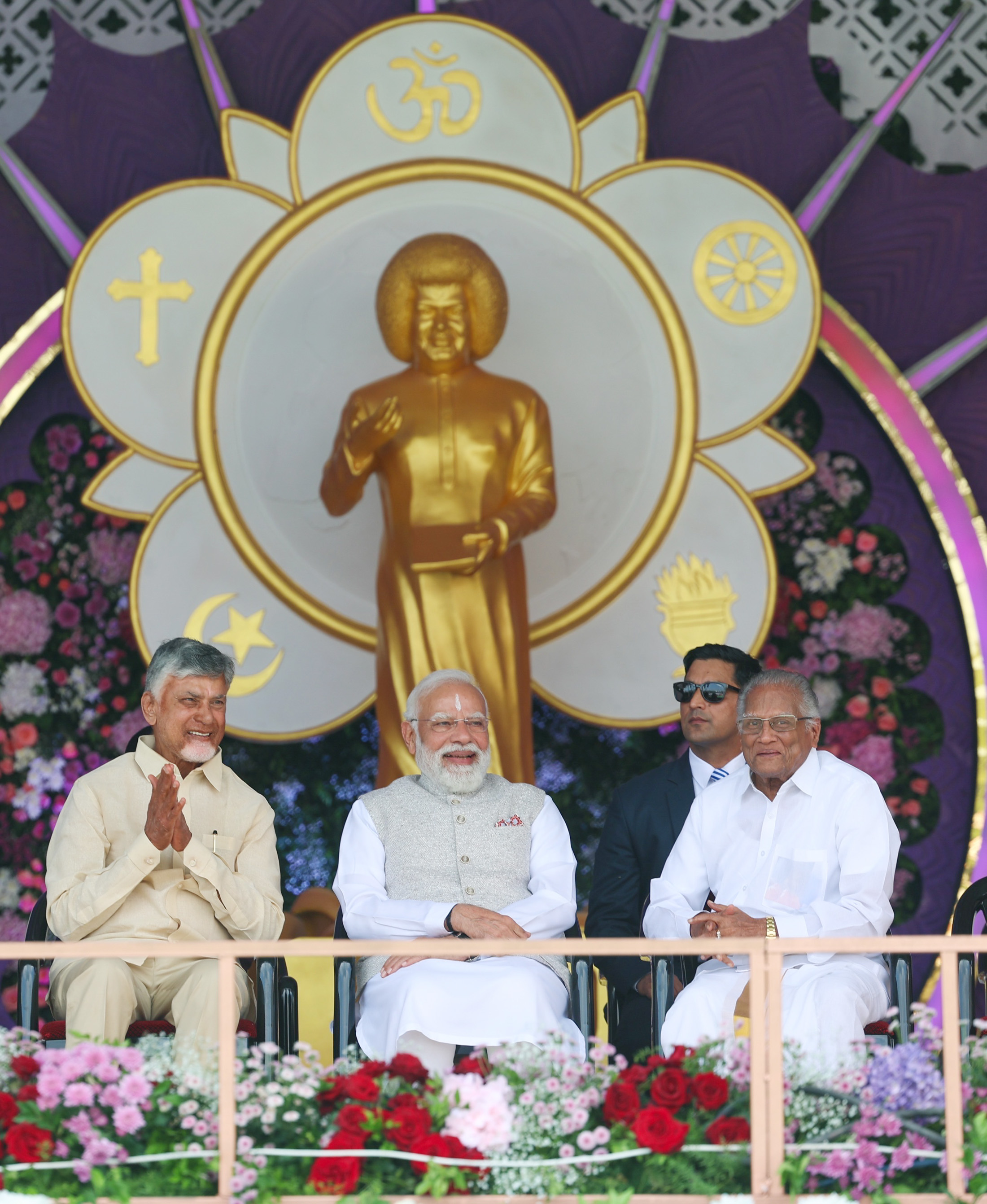 सत्य साईं बाबा का  जीवन “वसुधैव कुटुम्बकम” का रहा स्वरूप...