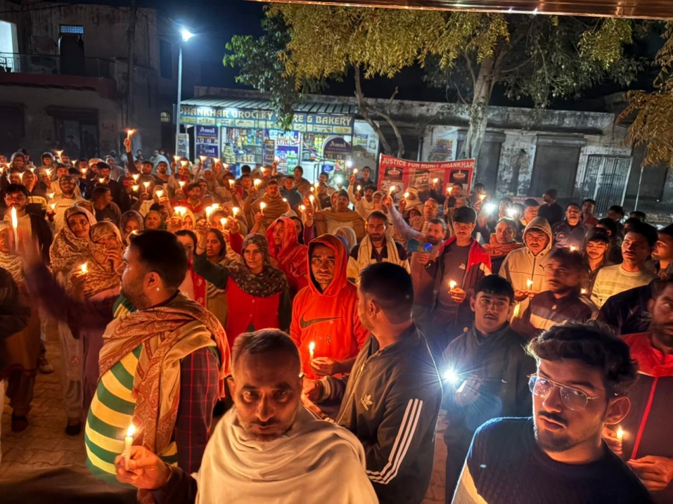 रोहित की याद में जलीं सैकड़ों मोमबत्तियाँ, न्याय के लिए गांव-गांव उठा विद्रोह