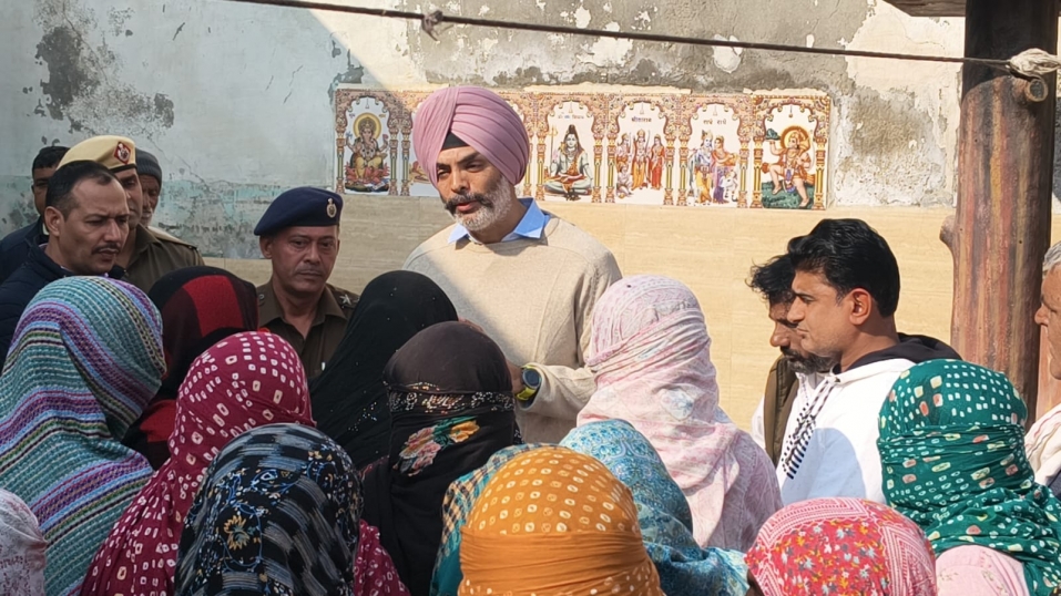 रोहतक रेंज के आईजी ने रोहित धनखड़ के घर पहुंचकर दिया भरोसा — जल्द गिरफ्तार होंगे अपराधी, समय सीमा से पहले कार्रवाई के संकेत”