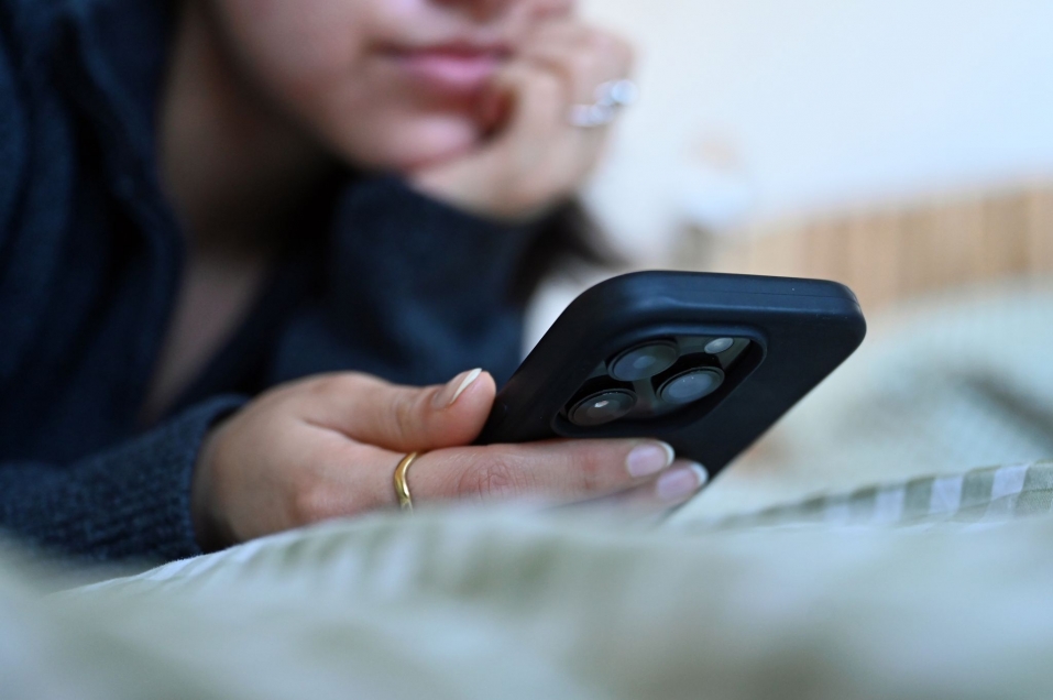 जर्मनी में फोन स्कैम की शिकायतों में बड़ी गिरावट, पिछले साल...