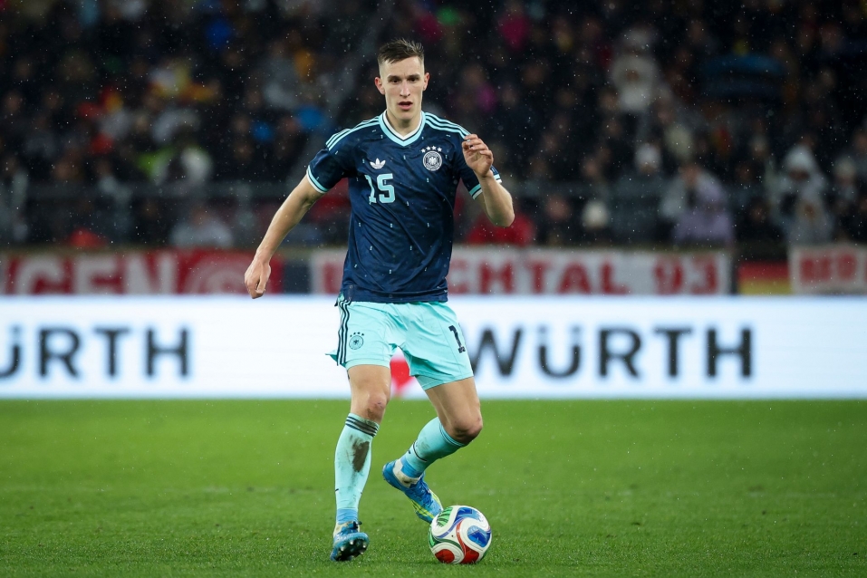 डॉर्टमुंड के स्टार डिफेंडर श्लोटरबेक ने कॉन्ट्रैक्ट एक्सटेंशन की खबरों को...