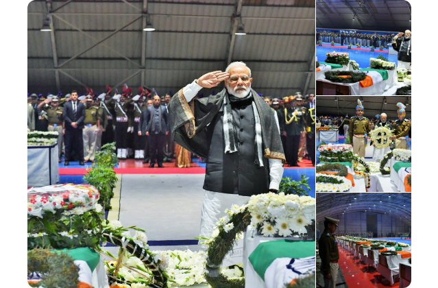 Pulwama Terror Attack : पीएम मोदी ने नम आंखों से दी श्रद्धांजलि
