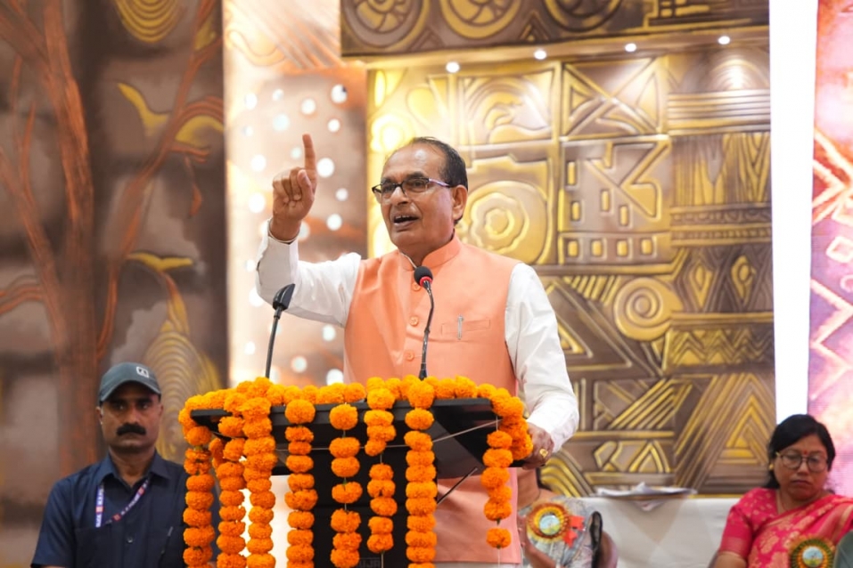राहुल गांधी पार्ट टाइम पॉलिटिशियन और फुल टाइम ट्रैवलर- शिवराज सिंह...