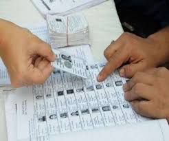चुनाव आयोग मतदाताओं को इस बार मतदान के समय आधिकारिक वोटर स्लिप देगा।