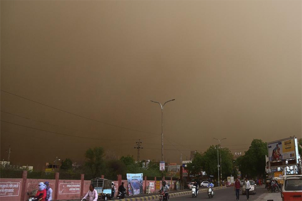 उत्तरप्रदेश में एक बार फिर से आंधी-तूफान का कहर