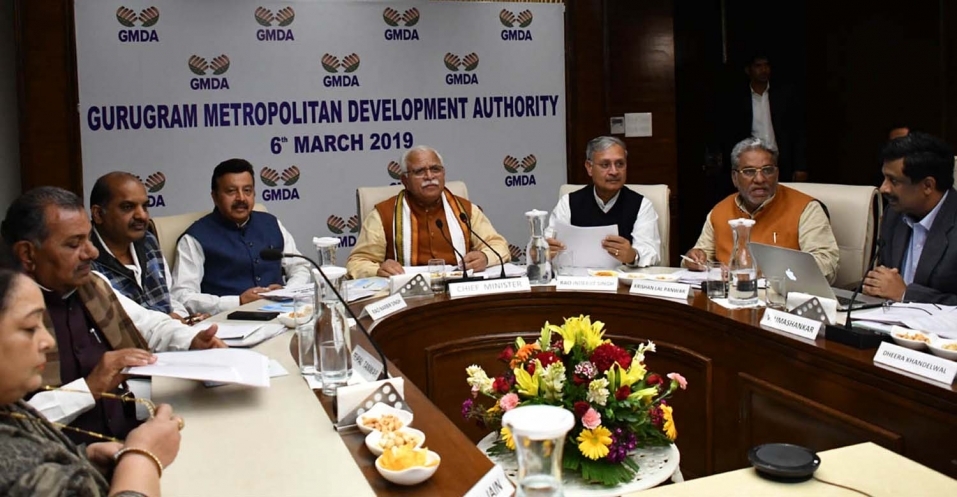 चंडीगढ़,हरियाणा के मुख्यमंत्री श्री मनोहर लाल की अध्यक्षता में आयोजित गुरुग्राम महानगर विकास प्राधिकरण (जीएमडीए) की चौथी बैठक में आज गुरुग्राम के हुडा सिटी सेंटर से साइबर सिटी/रैपिड मेट्रो तक मेट्रो रेल कनेक्टिविटी के लिए विस्तृत परियोजना रिपोर्ट (डीपीआर) को मंजूरी दे दी गई