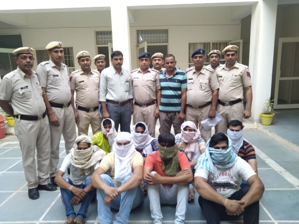 हरियाणा‌ पुलिस‌ सीआईए स्टाफ भिवानी व लौहारू पुलिस ने अवैध हथियारों सहित 08 सदस्यों को किया गिरफतार।
